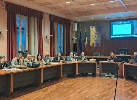 Sanità modenese, la ricetta anti-attesa: curare meglio, non di più
