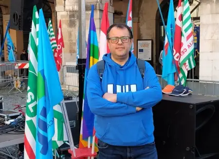 Chi si prende cura dei bambini più fragili non riesce a sfamarsi: gli educatori della Domus scendono in piazza