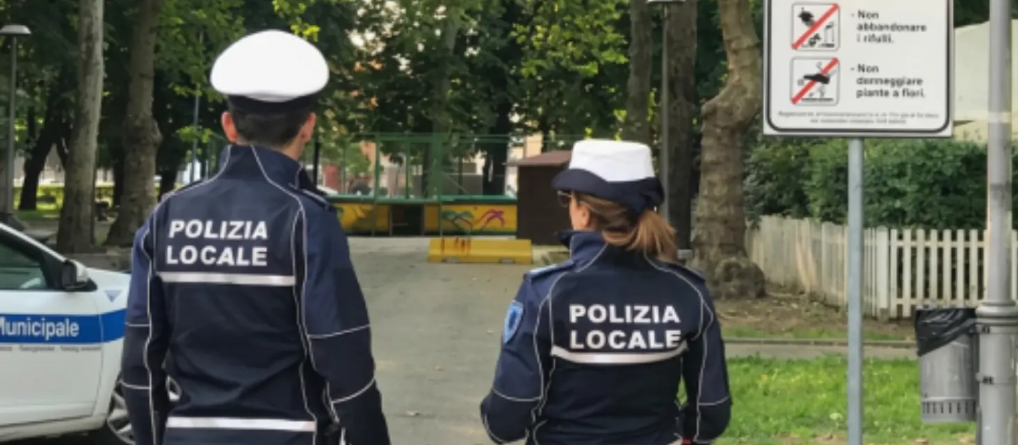 Spaccio al parco sorpreso sul fatto: fermato un 27enne, sette segnalati alla Prefettura