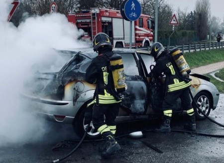 Spazzata di fortuna in via Canalvecchio
