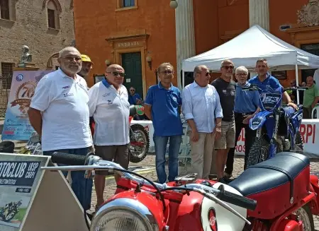 Settant'anni di rombo e passione: lo Sport Moto Club Carpi chiude i festeggiamenti in piazza Martiri