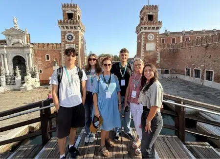 Quattro studenti carpigiani alla Biennale di Venezia: il Liceo Fanti porta la creatività in laguna