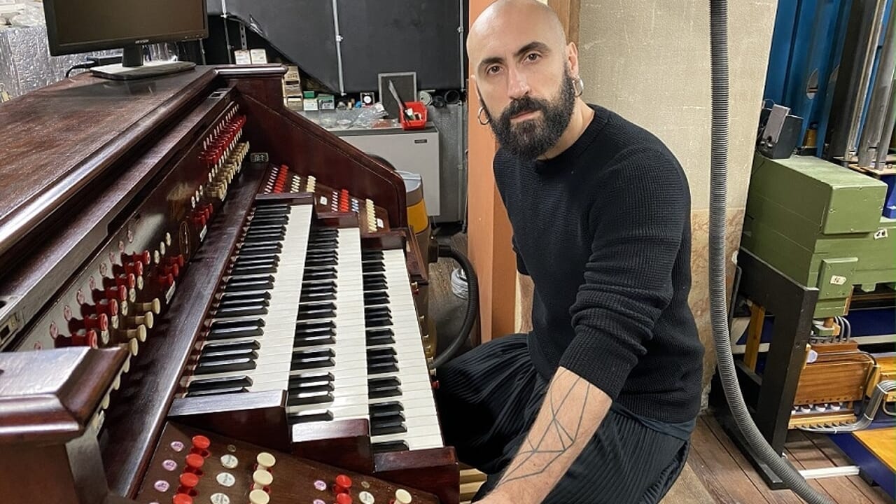 Suoni, profumi e sacralità: l'arte di Filippo Sorcinelli incanta Modena