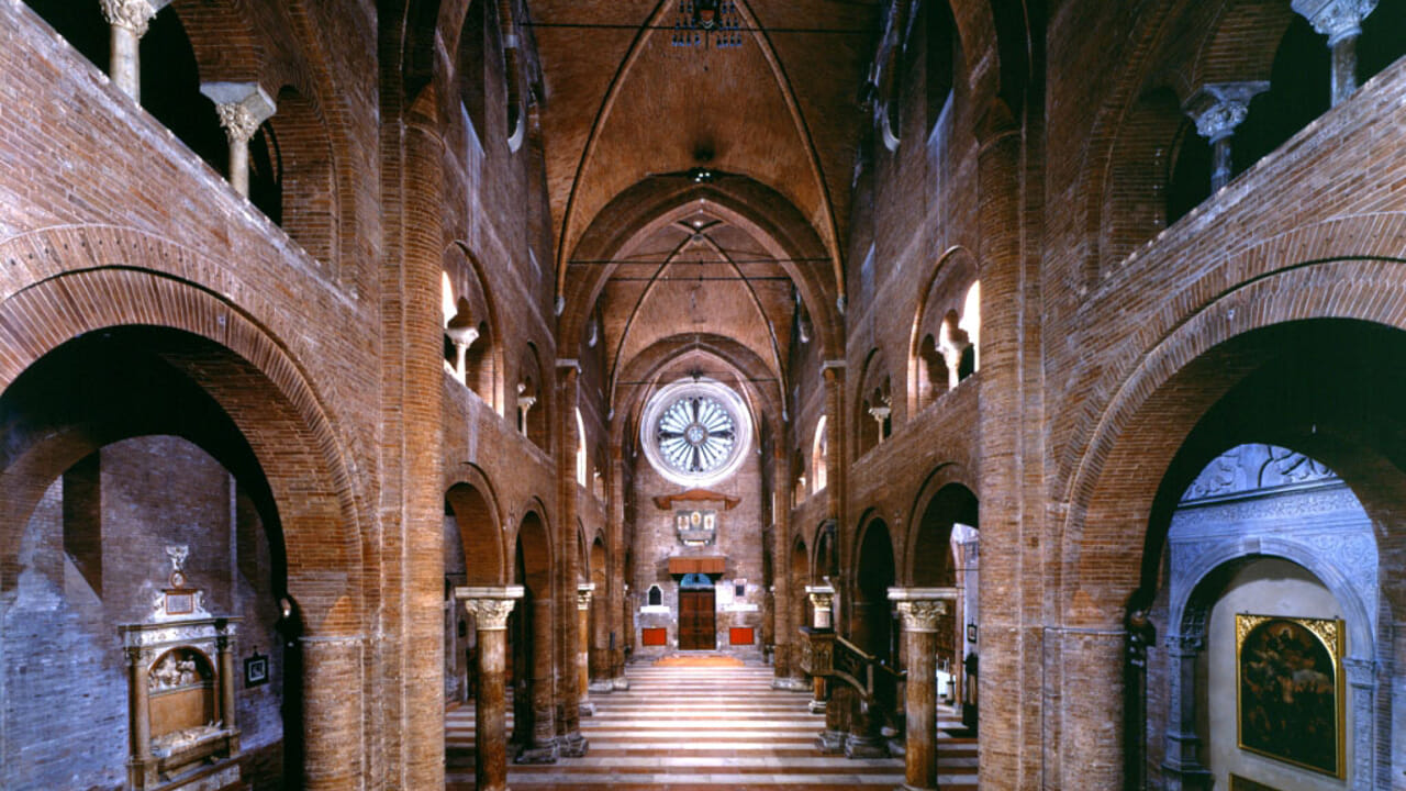 Tesori nascosti nel cuore di Modena: tra simboli e misteri del Duomo