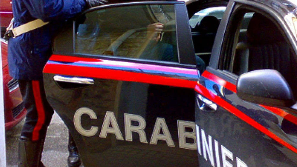 Tragedia nella notte a Modena: uomo ucciso a coltellate in centro