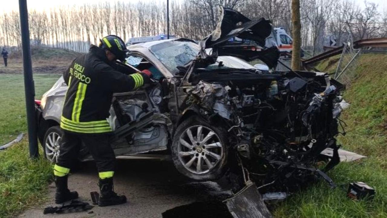 Tragedia del venerdì mattina: due giovani lottano