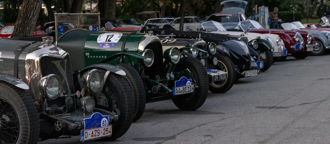 Trecento gioielli a quattro ruote in Piazza: il Gran Premio Nuvolari fa tappa a Carpi
