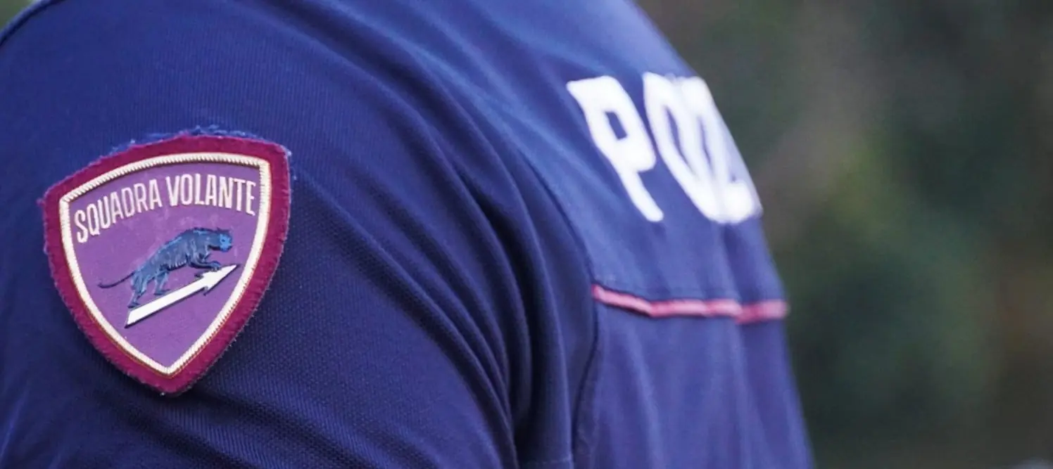 Finti bancario e poliziotto al telefono, anziana consegna oro e gioielli: 20enne arrestato a Carpi