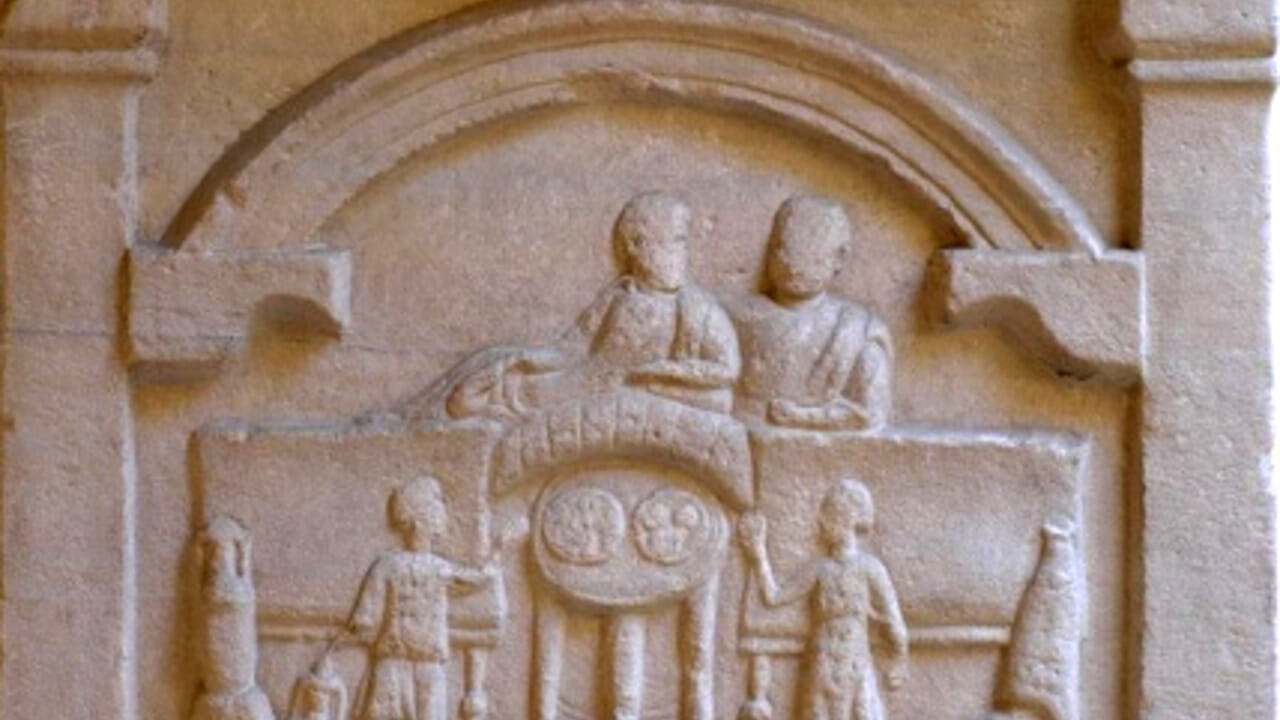 Un viaggio nell'aldilà romano che fa venire i brividi (nel senso buono)