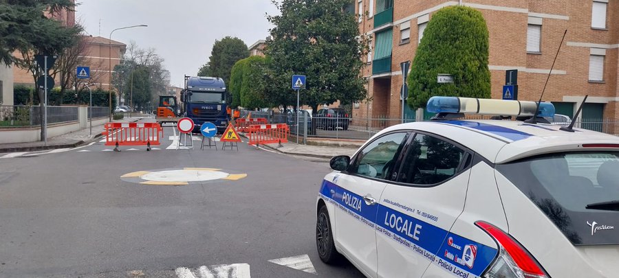 Via Bollitora chiusa per lavori, disagi fino a mezzogiorno