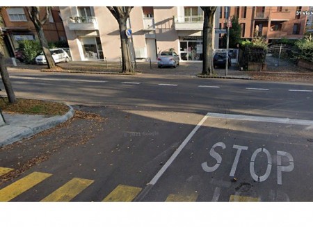 Violenza in via Mentana, un pugno per aver chiesto di rallentare