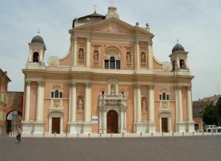Violenza tra giovani nel cuore di Carpi: quando il centro storico non è più sicuro