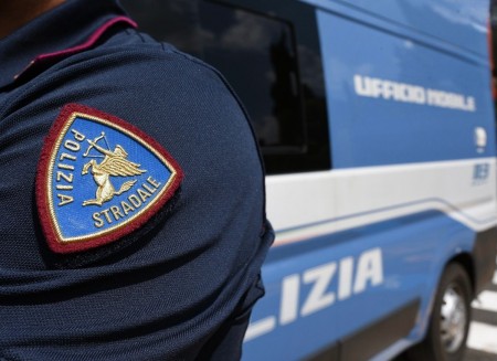 Weekend di fuoco per la Polstrada: camionista nei guai e otto patenti sequestrate