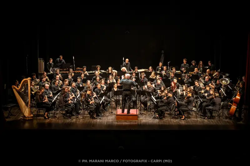 Trent'anni di musica in un soffio: l'Orchestra di Fiati del Vecchi-Tonelli festeggia al Teatro Storchi con il Gomalan Brass Quintet