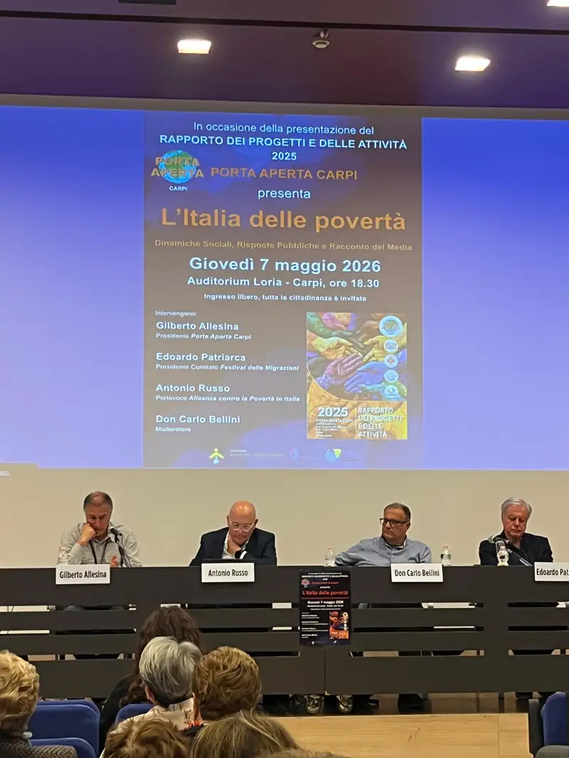 Carpi, l'Auditorium Loria si riempie per ascoltare le storie della povertà: Porta Aperta presenta il suo bilancio 2025