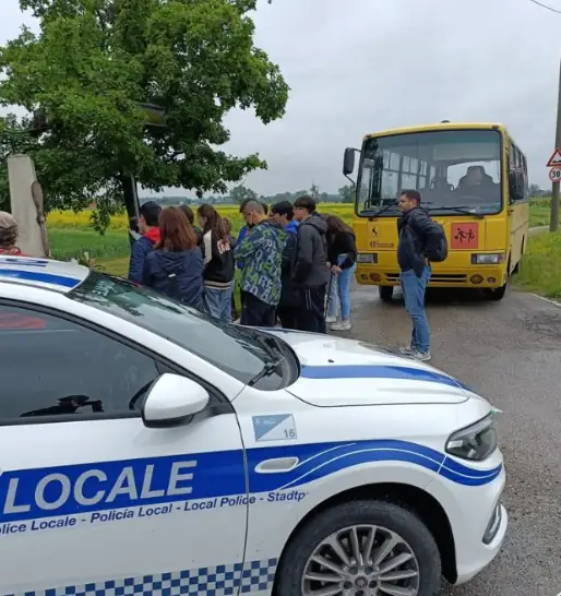 La Polizia Locale porta gli studenti di Novi sul sentiero della memoria: il Giro dei Cippi tra i luoghi della Seconda Guerra Mondiale
