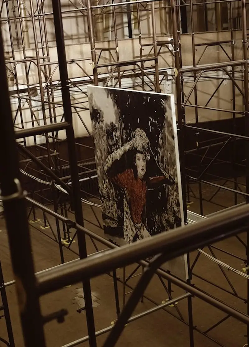 Andrea Saltini porta Shakespeare nel teatro in restauro: dal 14 febbraio la mostra "Hamlet Suite" a Novi di Modena