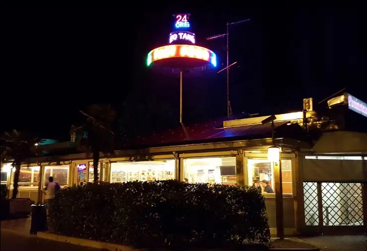 Violenza su piazzale delle Piscine: la notte che ha scosso Carpi