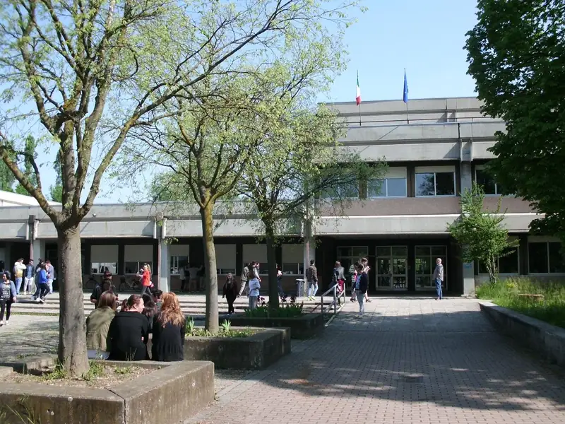 Panico al Meucci: spray urticante, sei ragazzi in ospedale