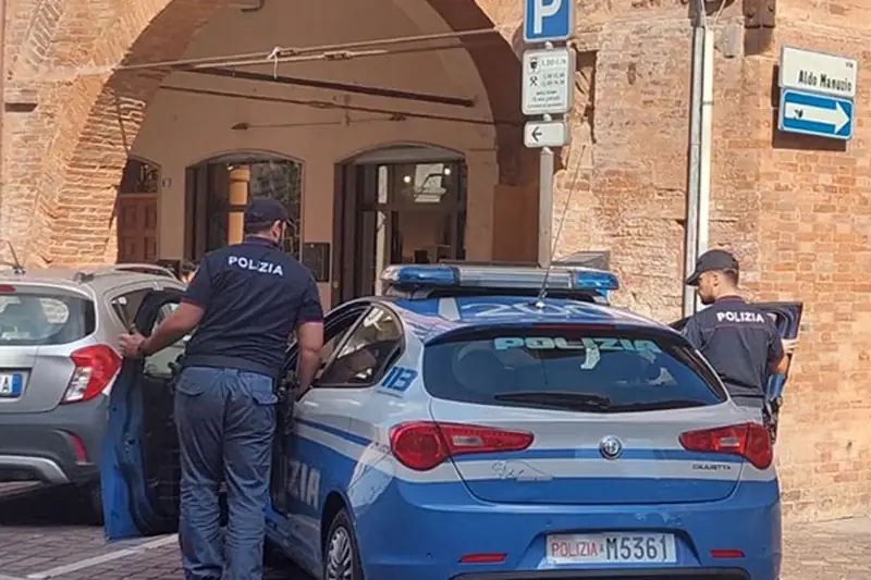 Mezzo chilo di cocaina tra il minimarket e casa: condannato a quattro anni un 50enne bangladese a Carpi