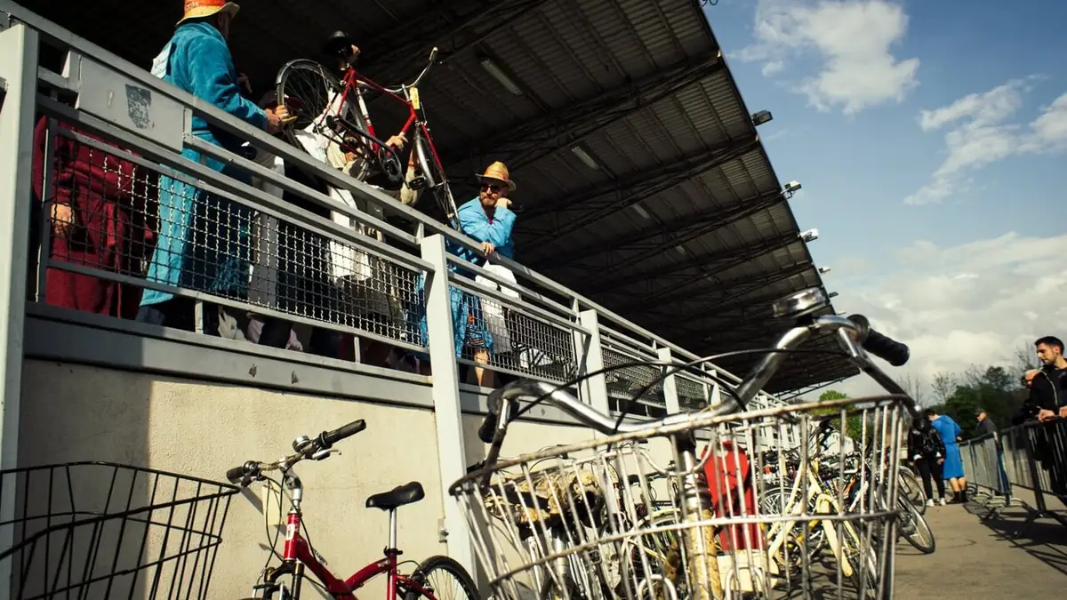Monopattini, e-bike e mountain bike all'asta sotto le stelle: sabato sera a Modena l'affare è servito