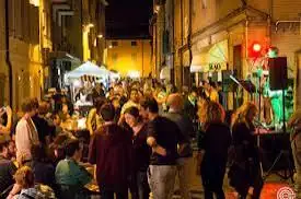 Carpi Lab saluta con l'ultimo Mercoledì d'Estate: negozi aperti, musica e il fascino della Notte Bianca