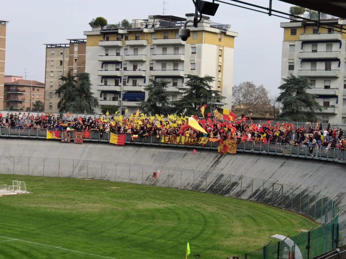 Quando il tifo diventa rissa: notte di tensione a Carpi