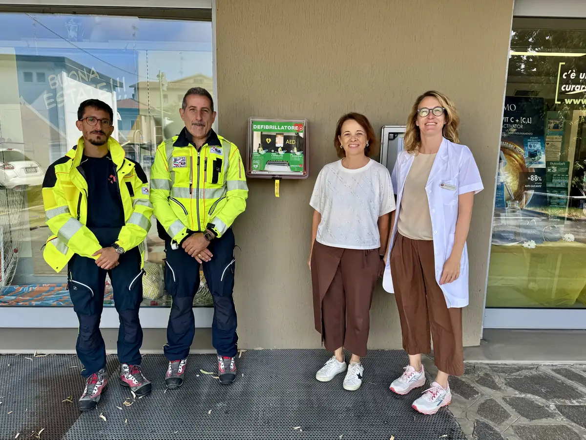 Carpi, un nuovo defibrillatore alla farmacia San Giuseppe: salgono a 99 i Dae in città