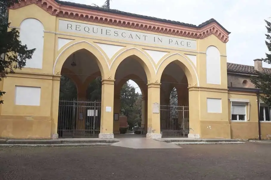 Cimitero urbano, porte aperte più a lungo per i giorni dei defunti