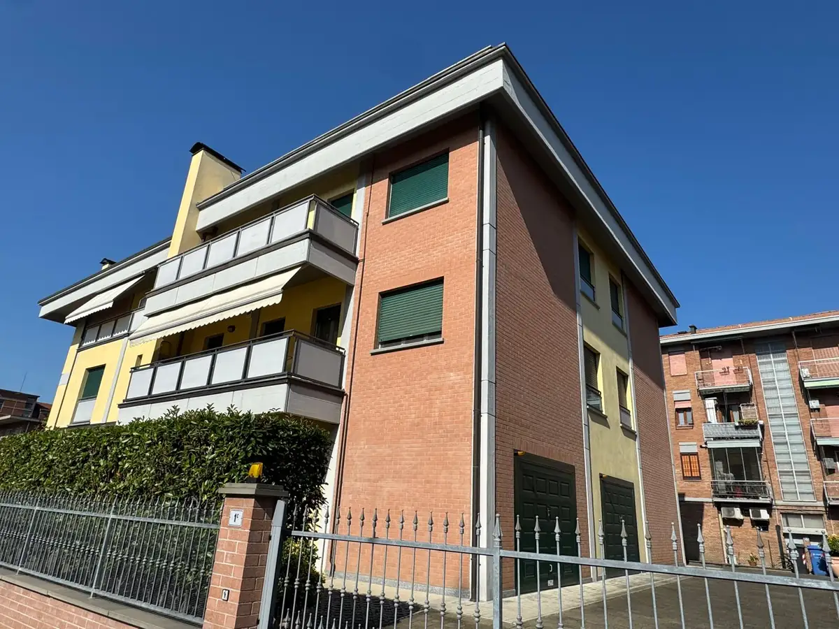 Carpi, il Comune mette all'asta un trilocale in via Torricelli: base da 190mila euro