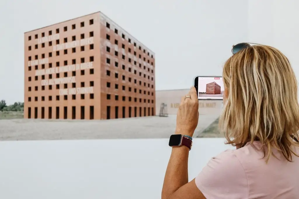 Danzare tra le fotografie del cantiere: Atelier Ago apre le porte alla Palazzina dei Giardini