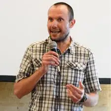 Il mondo sottosopra a Limidi: venerdì sera si parla di imperi, potere e capitalismo con Daniel Degli Esposti
