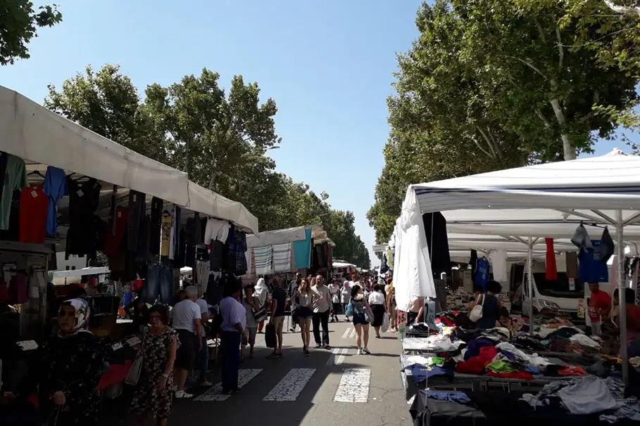 Mercato di giovedì 2 luglio fuori dalla piazza: arriva il palco di Radio Bruno Estate