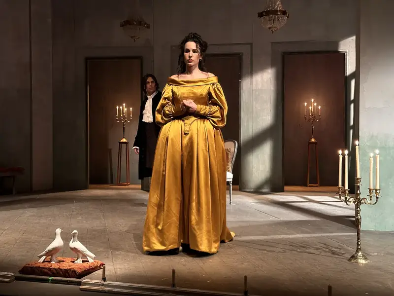 Al Teatro Comunale va in scena il Misantropo di Molière: un classico ripensato per i tempi moderni