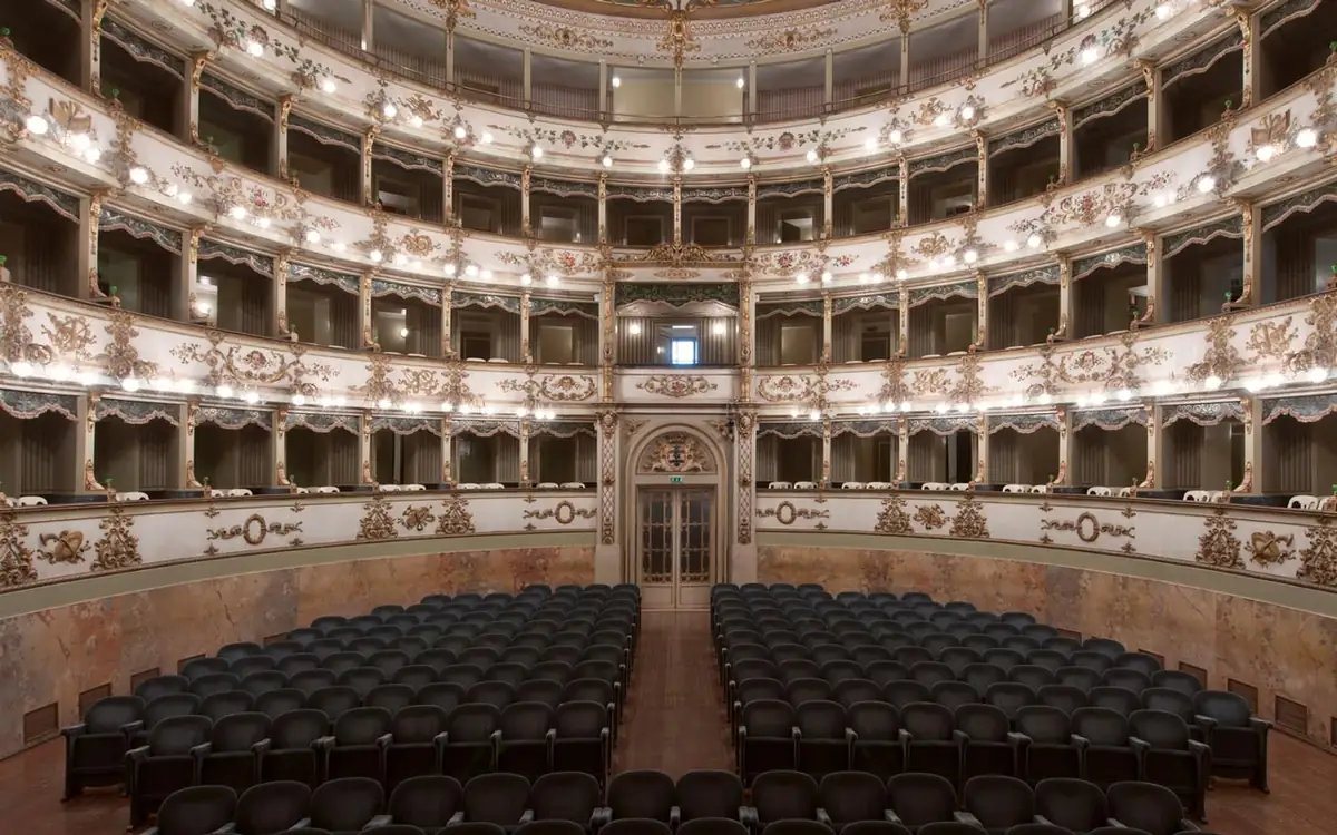 Cinquanta euro, cinque spettacoli: il Teatro Comunale apre le porte ai giovani