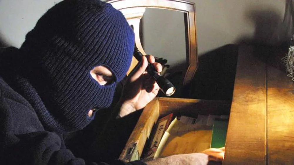 Raffica di furti nella notte a Soliera: indagini in corso sui colpi in serie